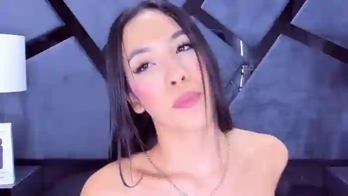 kylie-whitee