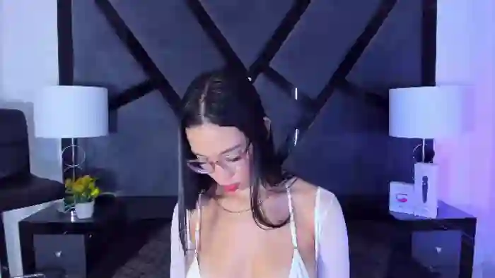 kylie-whitee