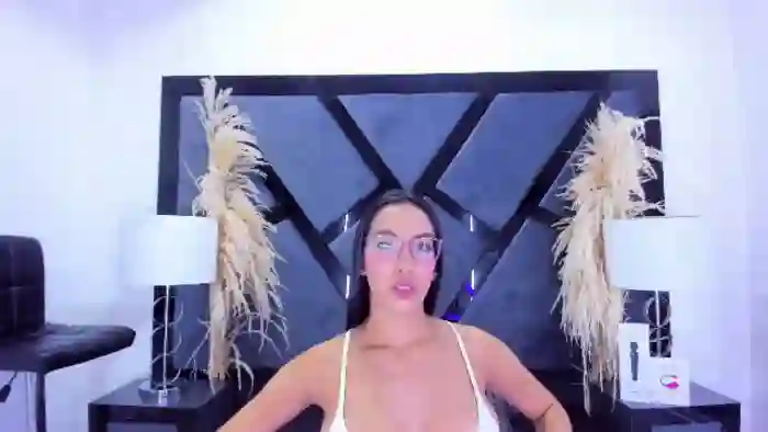 kylie-whitee