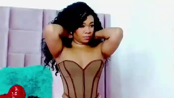 nahomy-jones