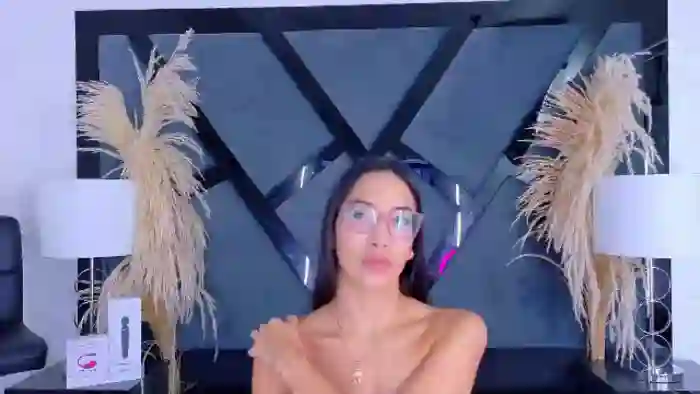 kylie-whitee
