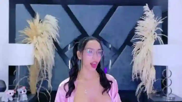 kylie-whitee