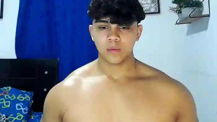 noah-prada