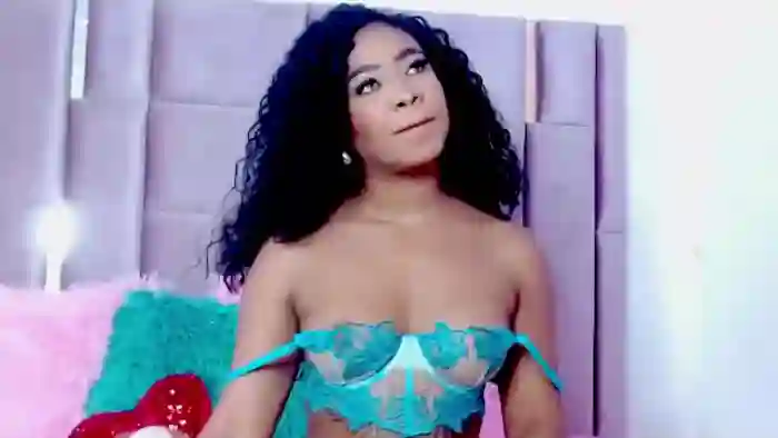 nahomy-jones