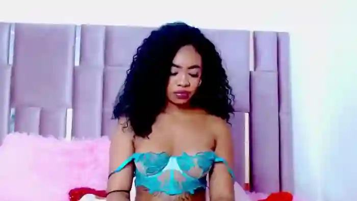 nahomy-jones