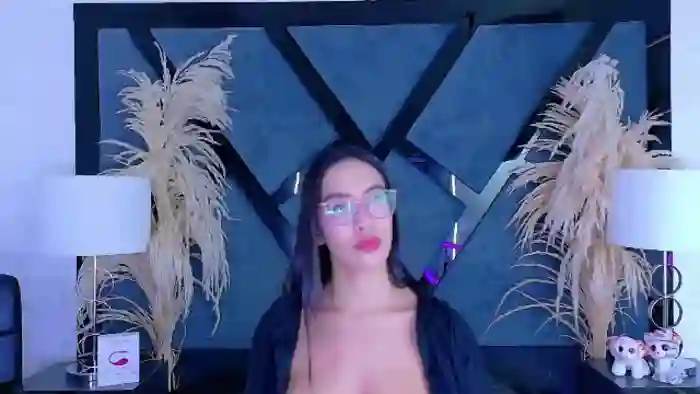 kylie-whitee