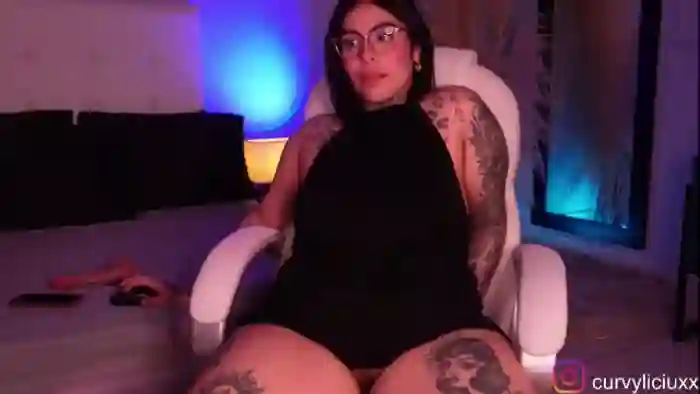 Curvylicious_
