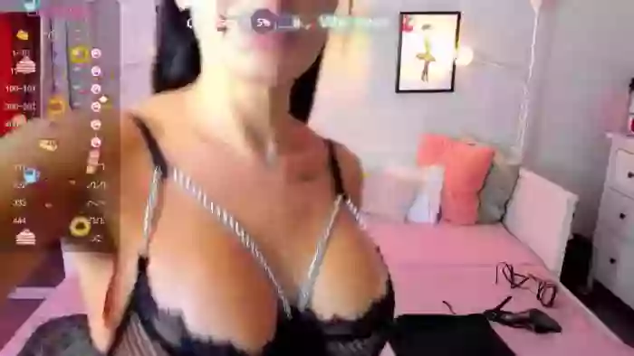 LindsayDee
