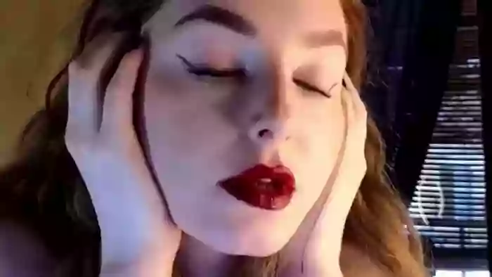 Red_Lips_Girl