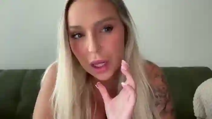 KissMyTitsPls