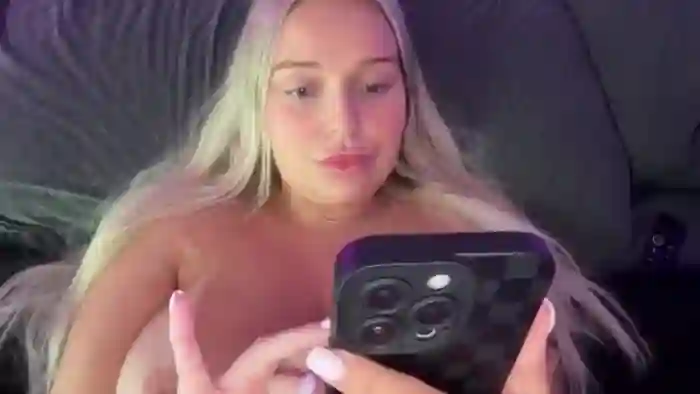 KissMyTitsPls