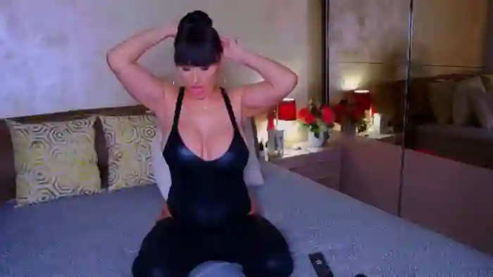Busty_Cristal