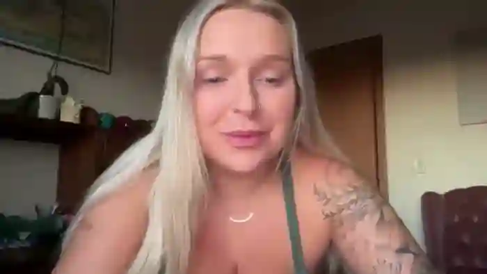 KissMyTitsPls