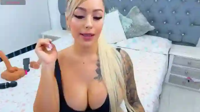Mia_hott_