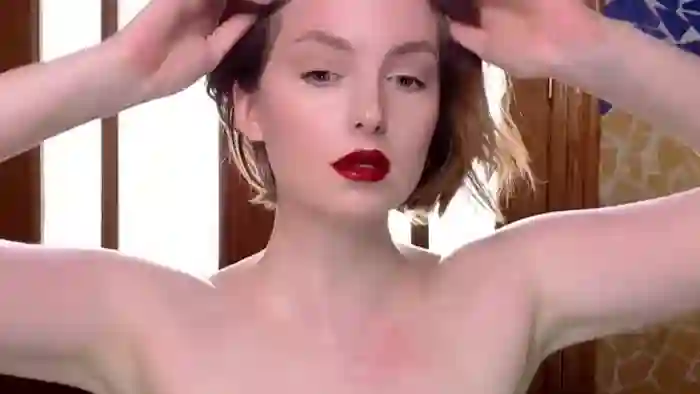 Red_Lips_Girl