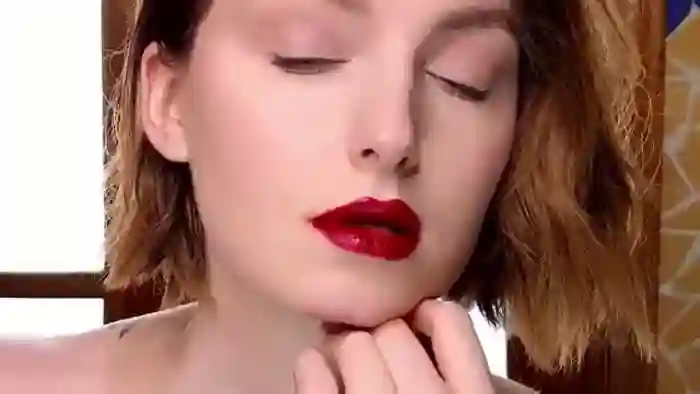 Red_Lips_Girl