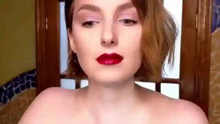Red_Lips_Girl