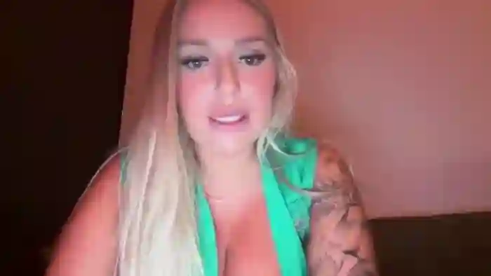 KissMyTitsPls