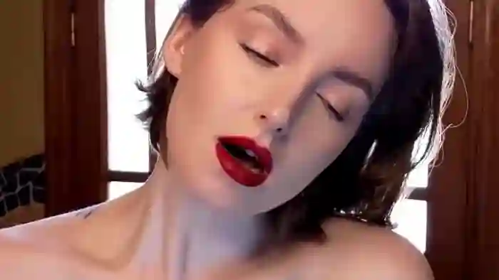 Red_Lips_Girl