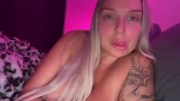 KissMyTitsPls