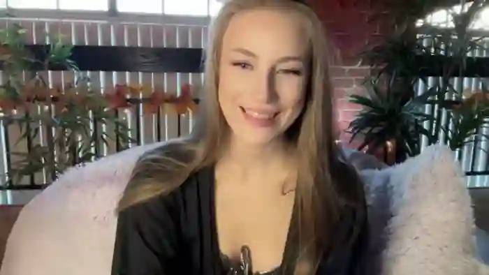 Luna_Moore1