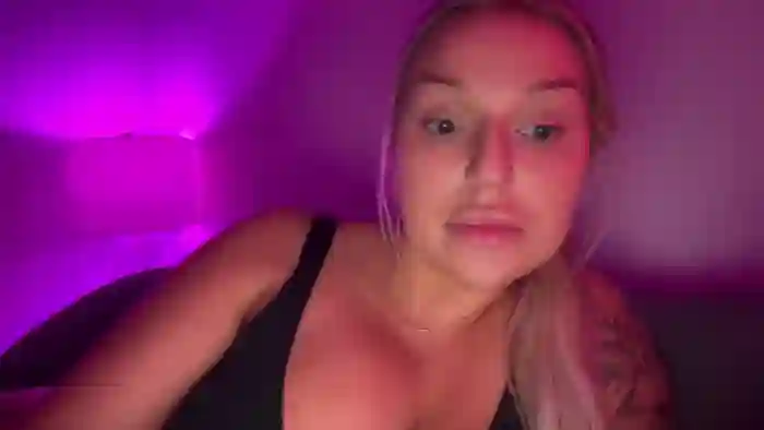 KissMyTitsPls