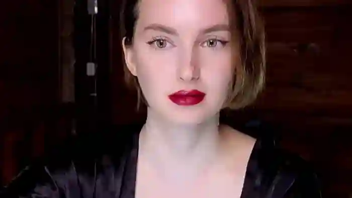 Red_Lips_Girl