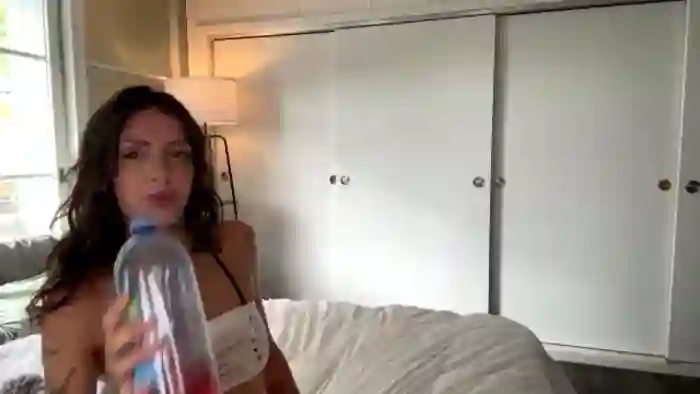 Ava____