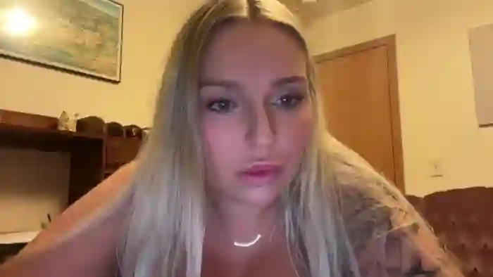 KissMyTitsPls