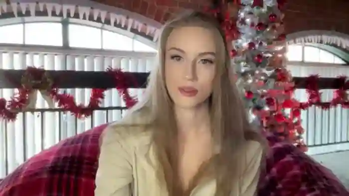 Luna_Moore1