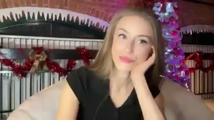 Luna_Moore1