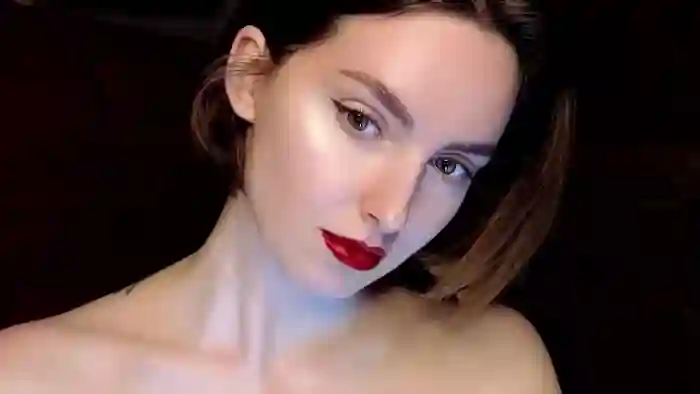 Red_Lips_Girl