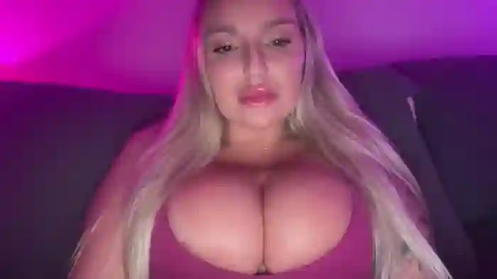KissMyTitsPls