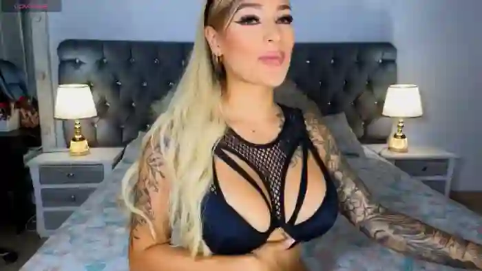 Mia_hott_