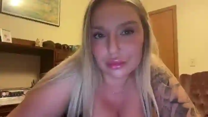 KissMyTitsPls