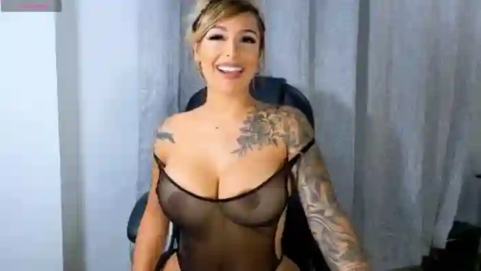 Mia_hott_