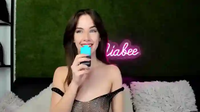 Mia_Bae