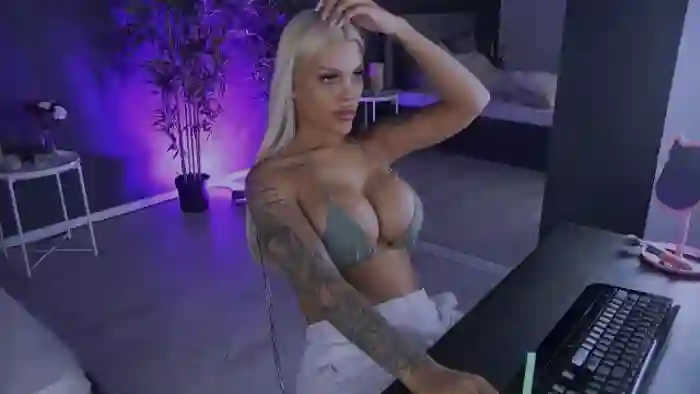Shayblonde