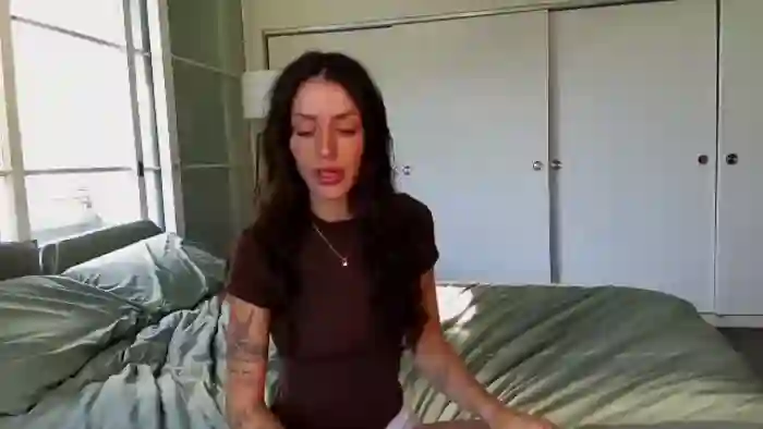 Ava____