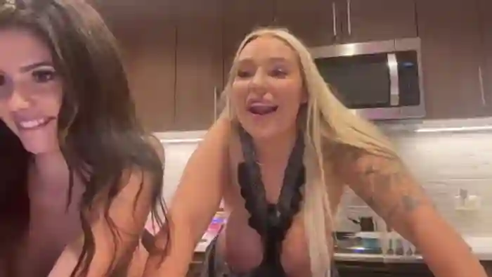 KissMyTitsPls