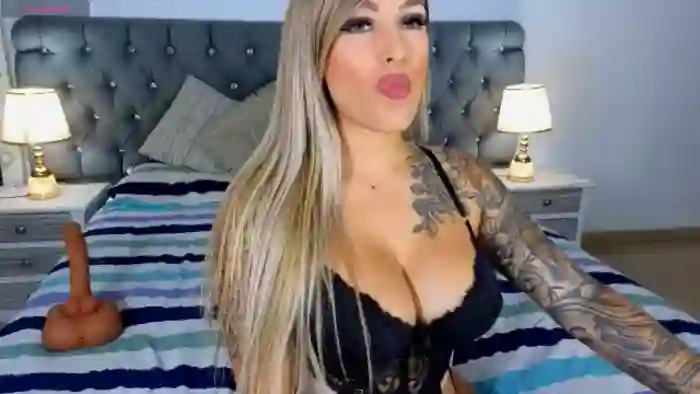 Mia_hott_