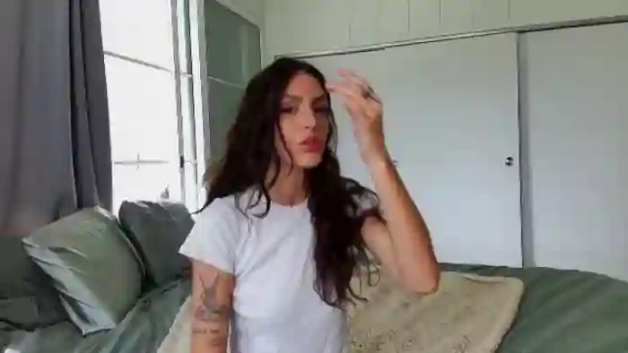 Ava____