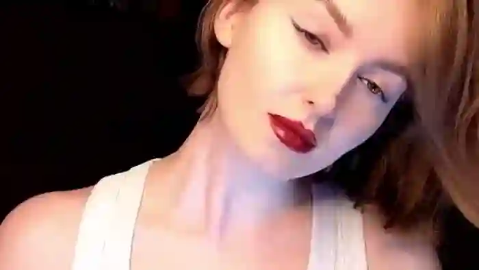 Red_Lips_Girl