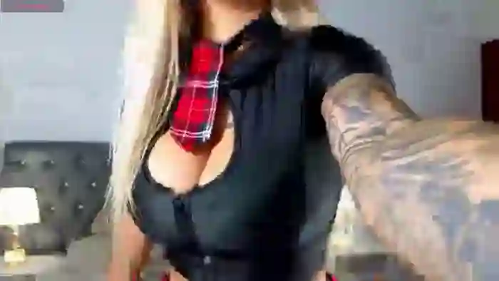 Mia_hott_