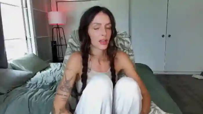 Ava____