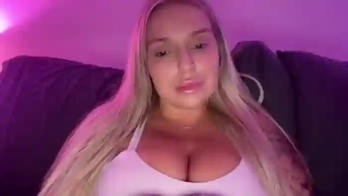 KissMyTitsPls