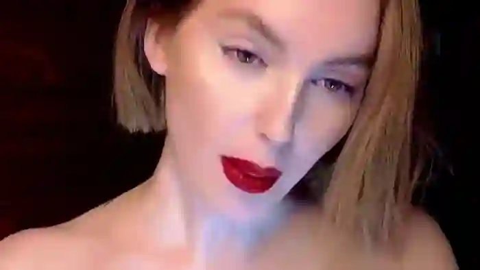 Red_Lips_Girl