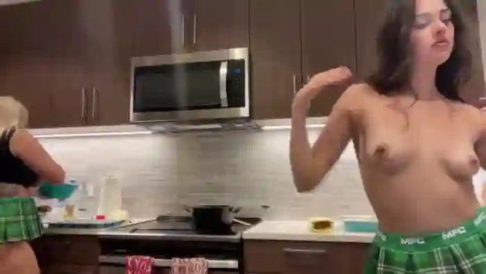 KissMyTitsPls