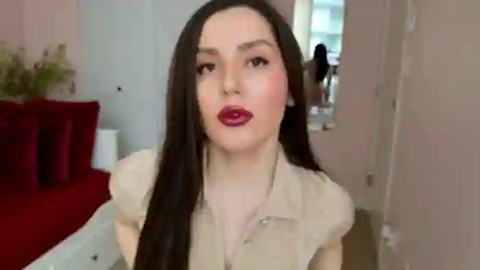 BellaBaxter