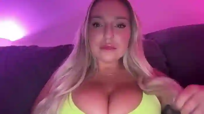 KissMyTitsPls